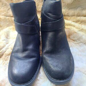 Born Trinculo Cross-strap w/buckle. Black Leather Ankle Bootie - Boots. Size 6.5